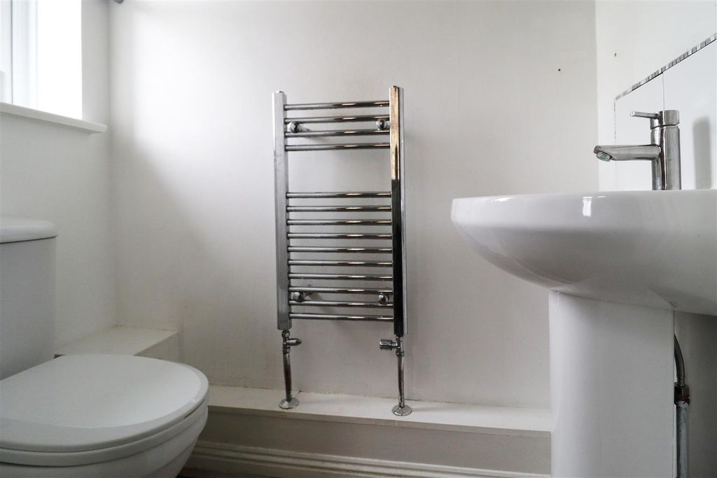 Property photo 3 of 13 WC