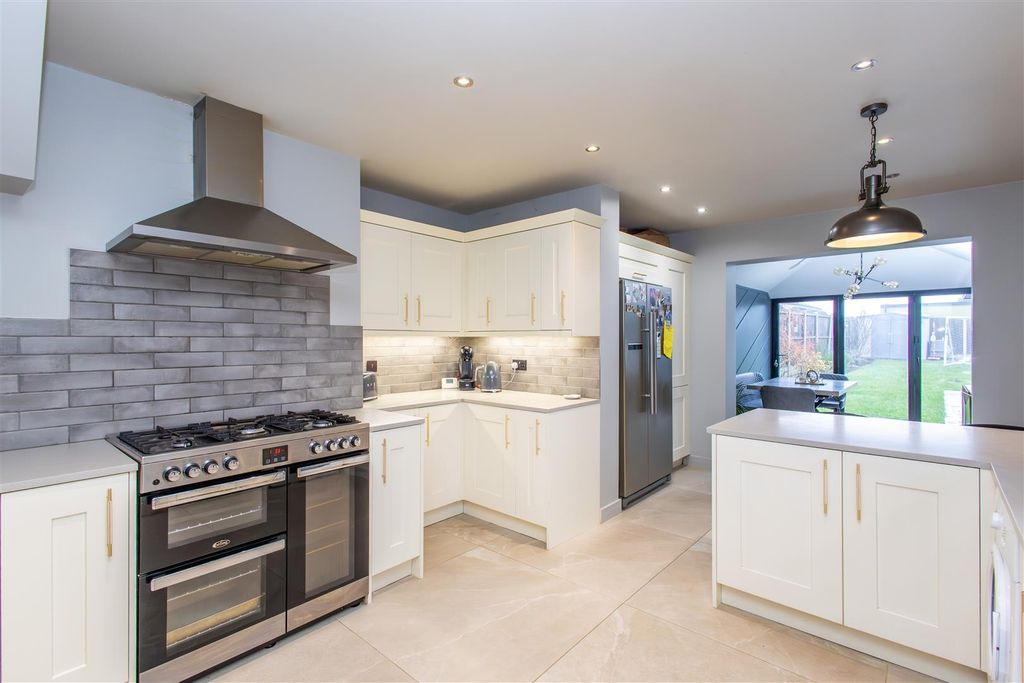 Property photo 2 of 20 Kitchen/Diner