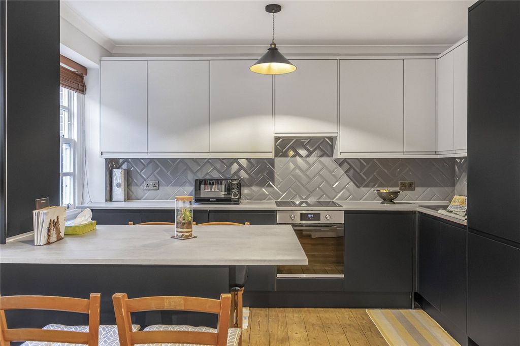 Property photo 3 of 9 Kitchen Dining Area