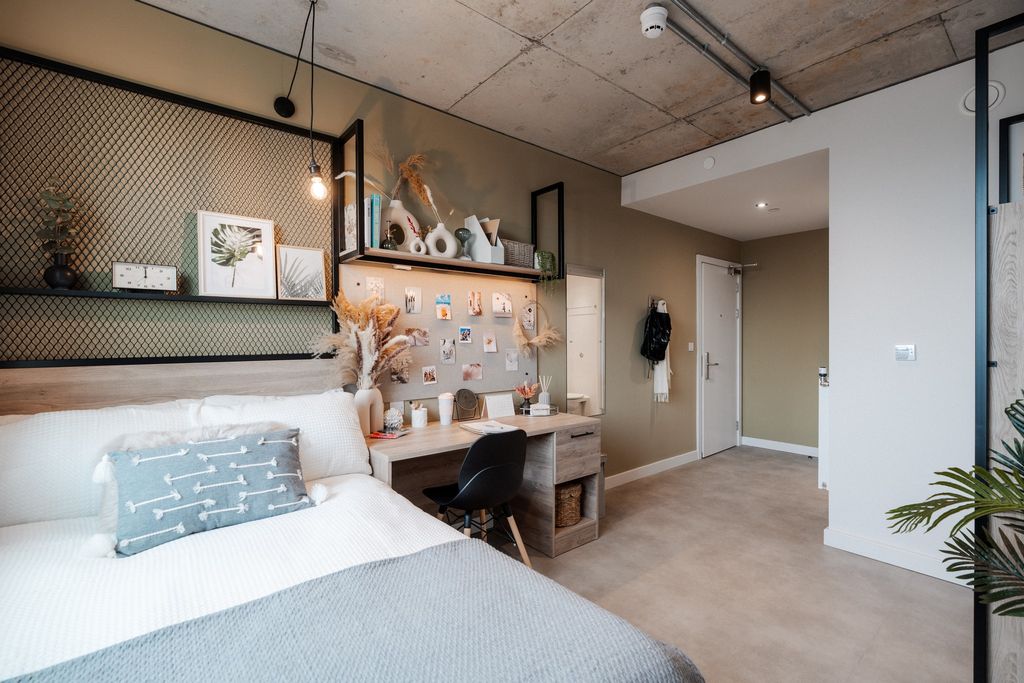 Property photo 1 of 11 Bedroom