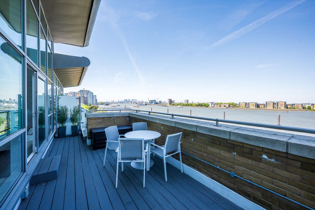 Property photo 2 of 26