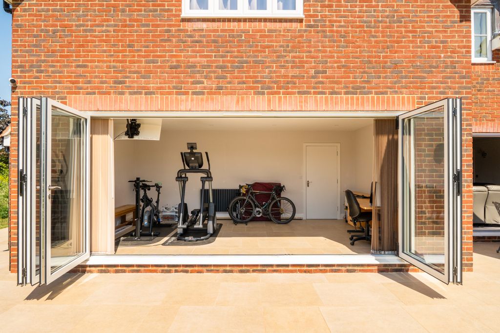 Property photo 2 of 30