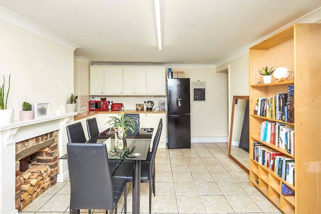 Property photo 3 of 8 Kitchen Diner