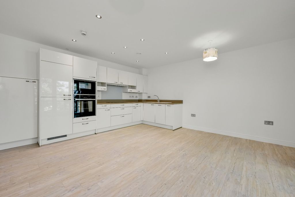 Property photo 3 of 9 Kitchen/Reception