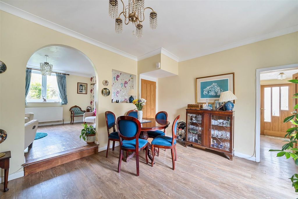Property photo 3 of 32