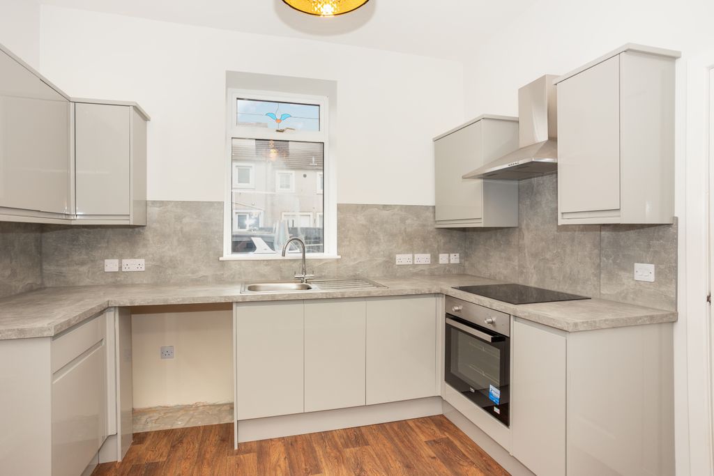 Property photo 3 of 26 Kitchen