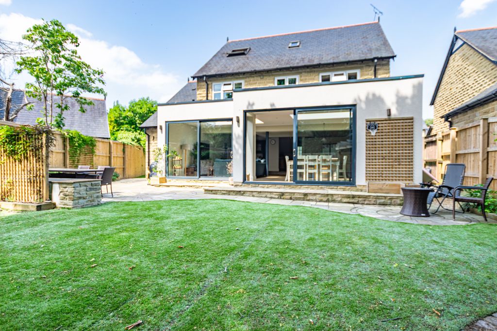Property photo 1 of 31 Outside3
