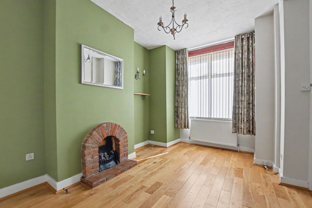 Property photo 3 of 18