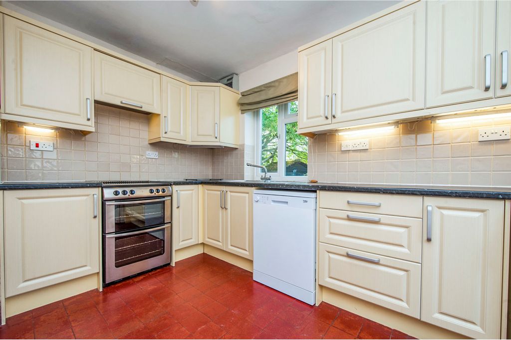 Property photo 2 of 6 Kitchen