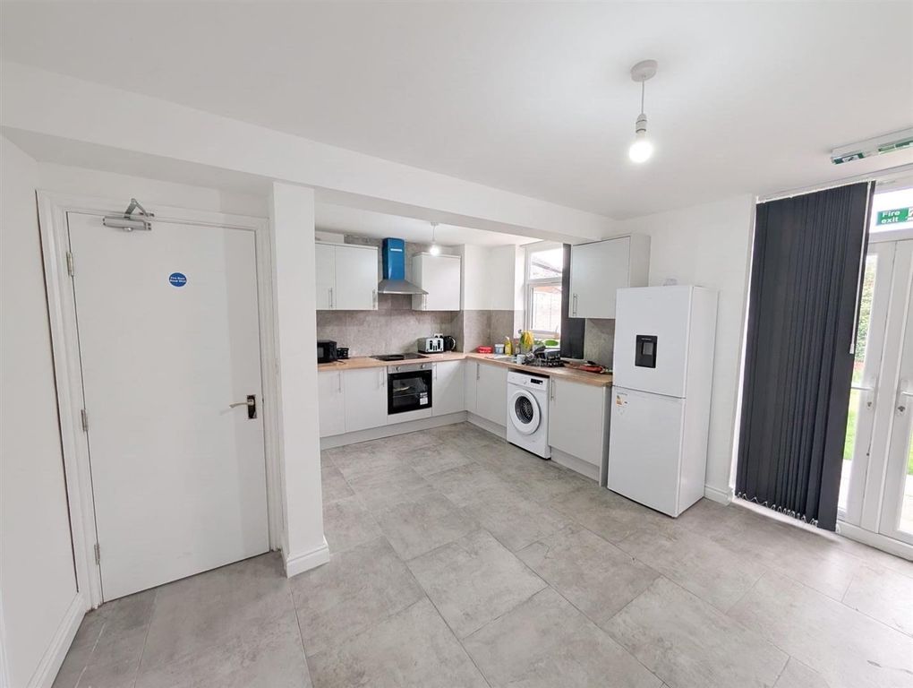 Property photo 2 of 7 Shared Kitchen - Diner.Jpg