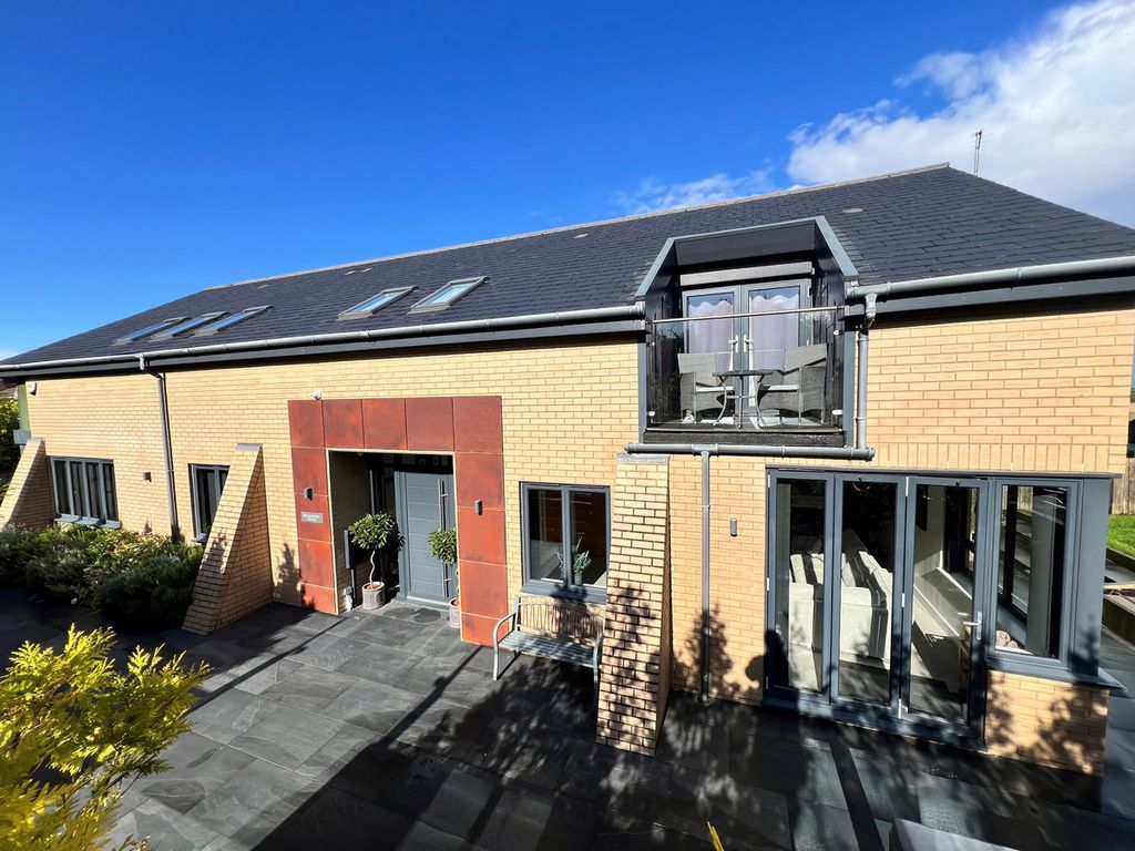 Property photo 1 of 31