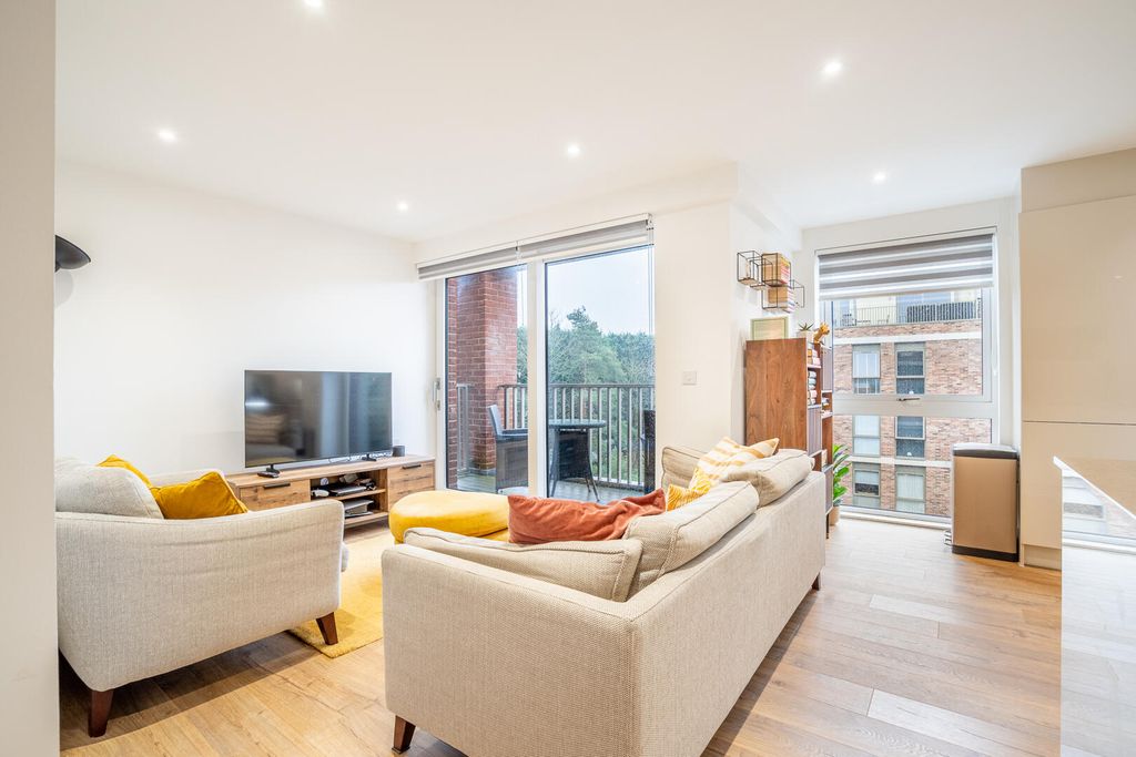 Property photo 2 of 18 Living Room