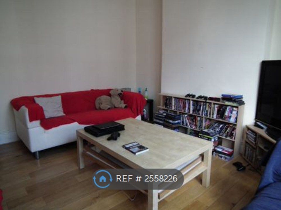 Property photo 1 of 12 Living Room
