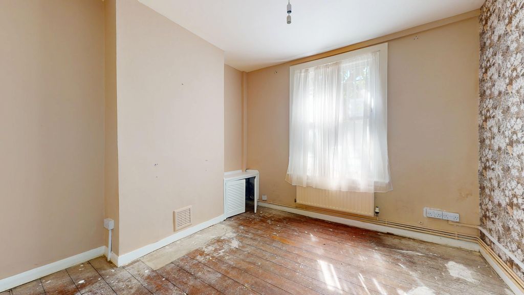 Property photo 2 of 15 82A Grantley Street, Bethnal Green, London, E1 4BT