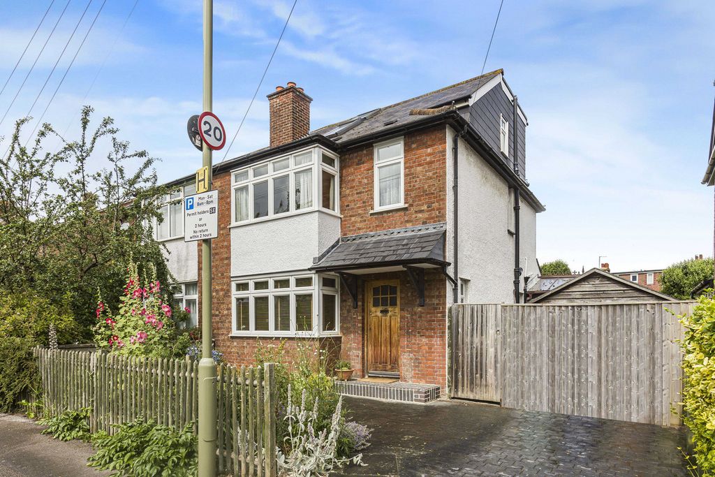 Property photo 1 of 33