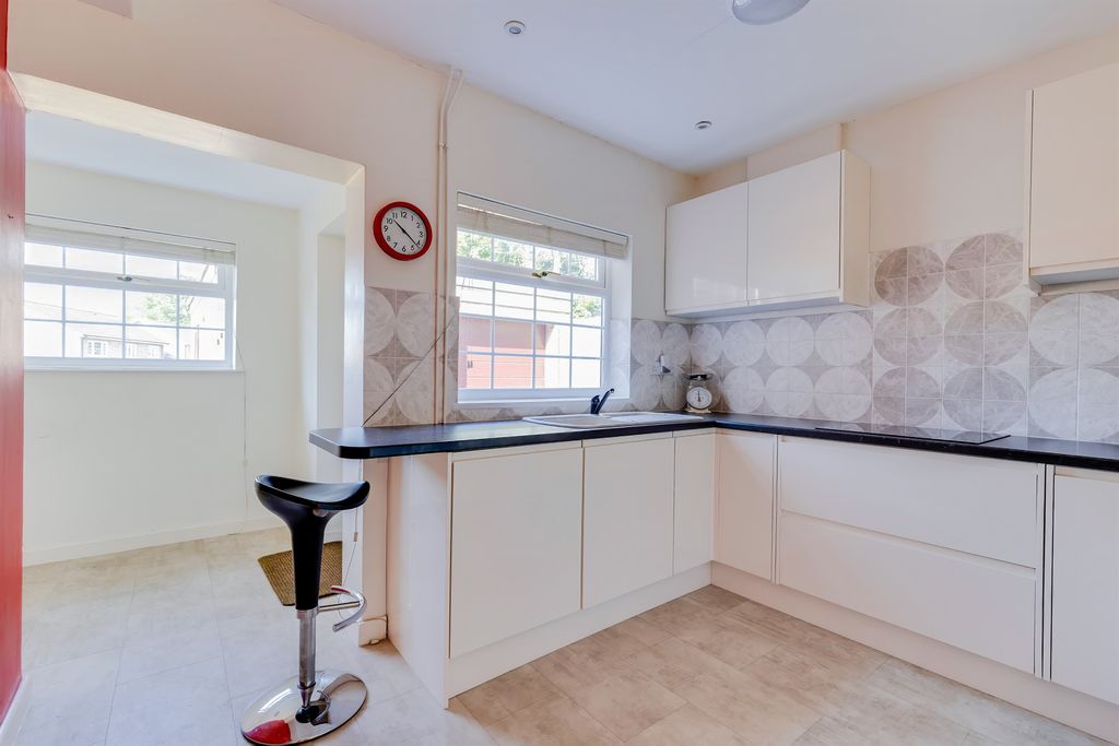 Property photo 3 of 33