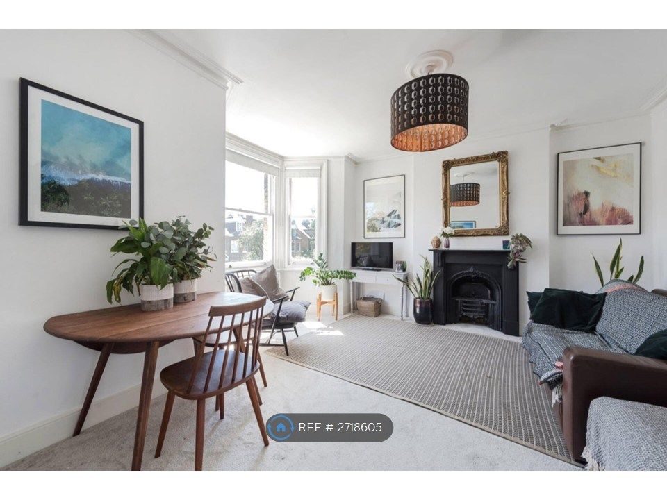 Property photo 1 of 7 Living (Old)