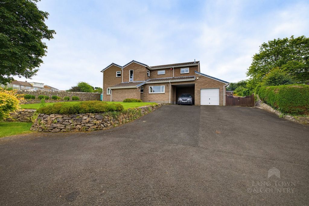 Property photo 2 of 40