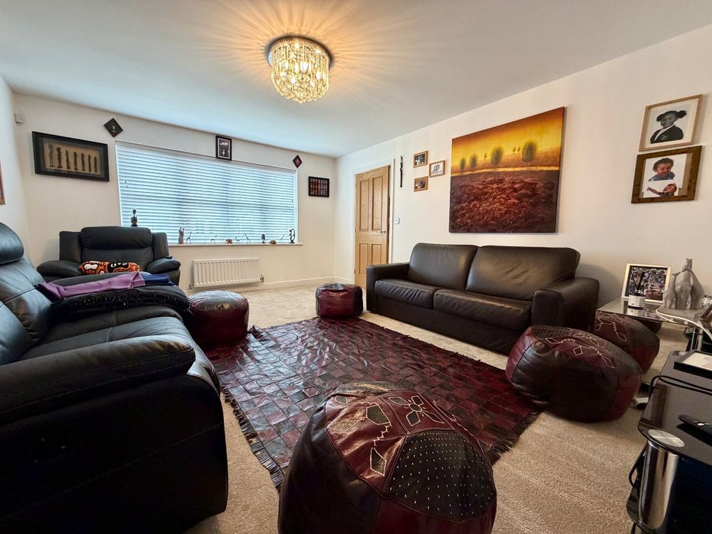 Property photo 3 of 17 Living Room