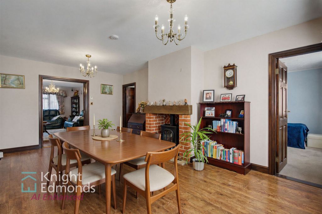 Property photo 3 of 27 Dinning Room