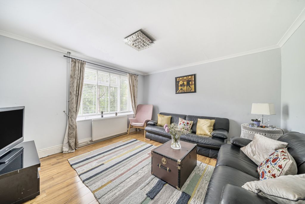 Property photo 2 of 21 1328173-1-687Fc7d...