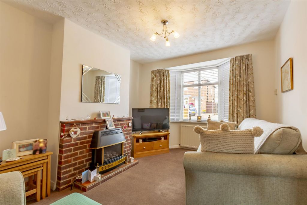 Property photo 2 of 14 Lounge