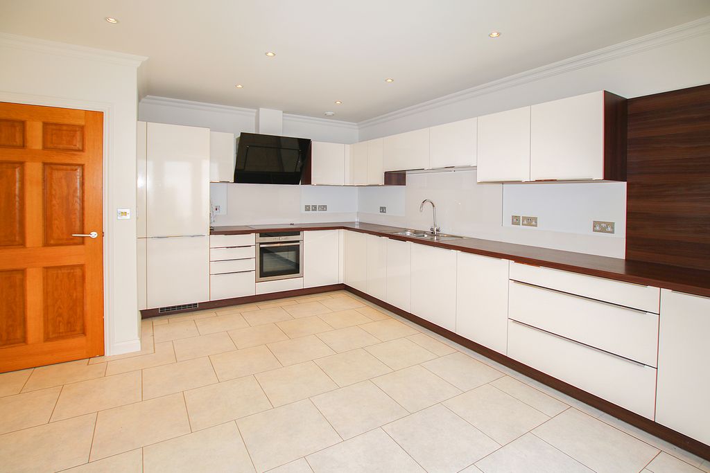 Property photo 3 of 14 Photo 2