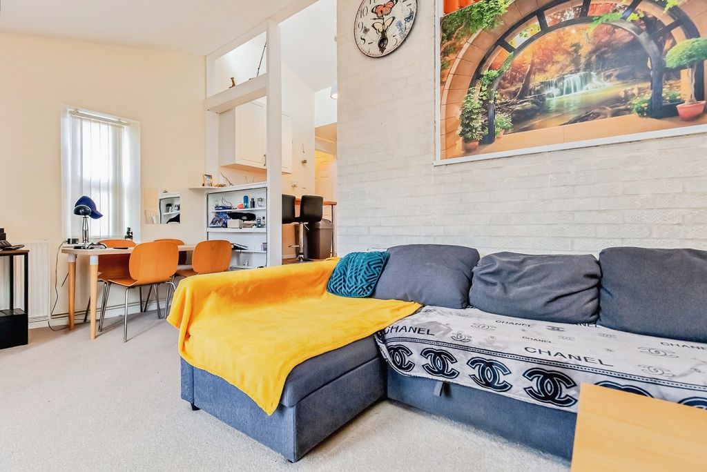 Property photo 3 of 17 Pbox-Img.Jpg