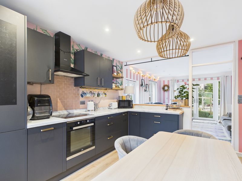 Property photo 2 of 21 Kitchen/Diner