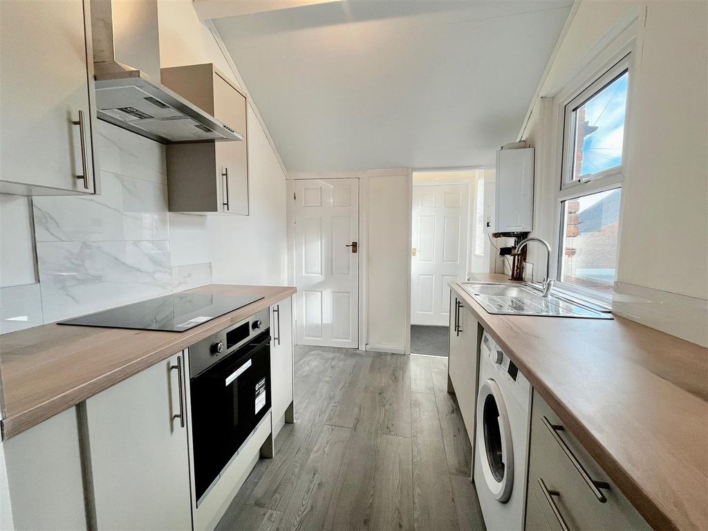 Property photo 2 of 12 Kitchen