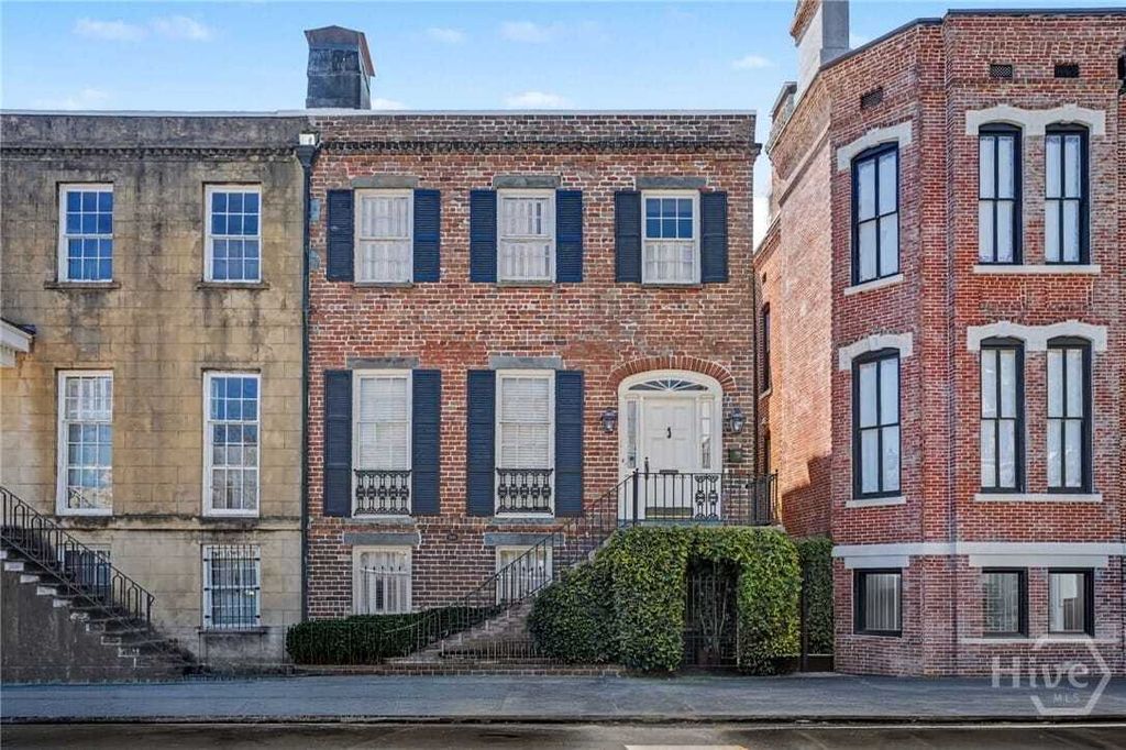 Property photo 1 of 31