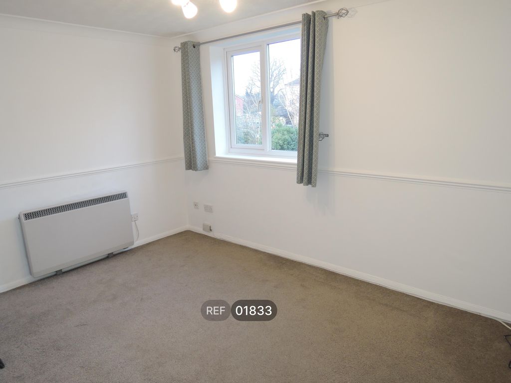 Property photo 3 of 6 Living Room