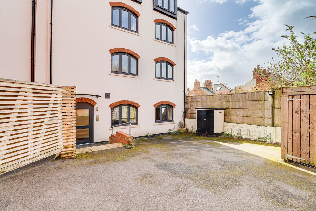 Property photo 1 of 10 External