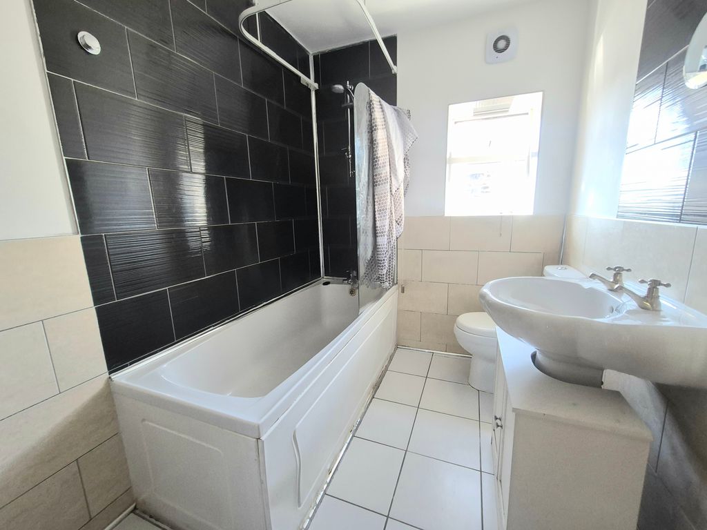 Property photo 3 of 11 Image