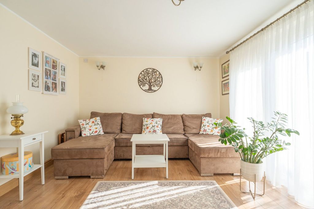 Property photo 2 of 25