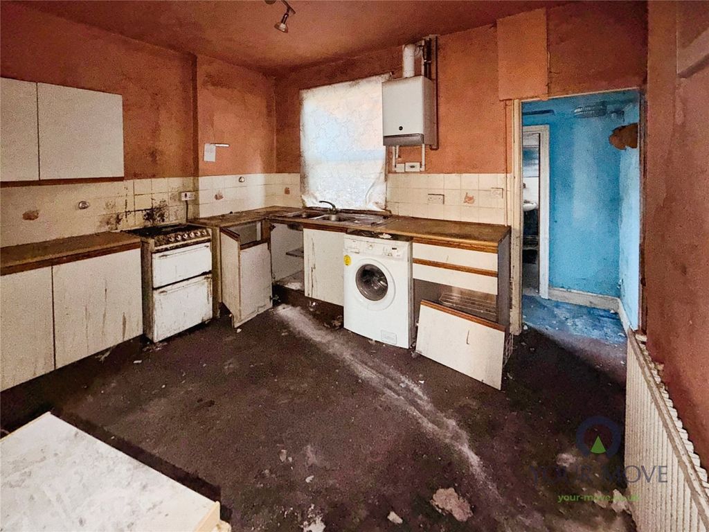 Property photo 3 of 9 Kitchen