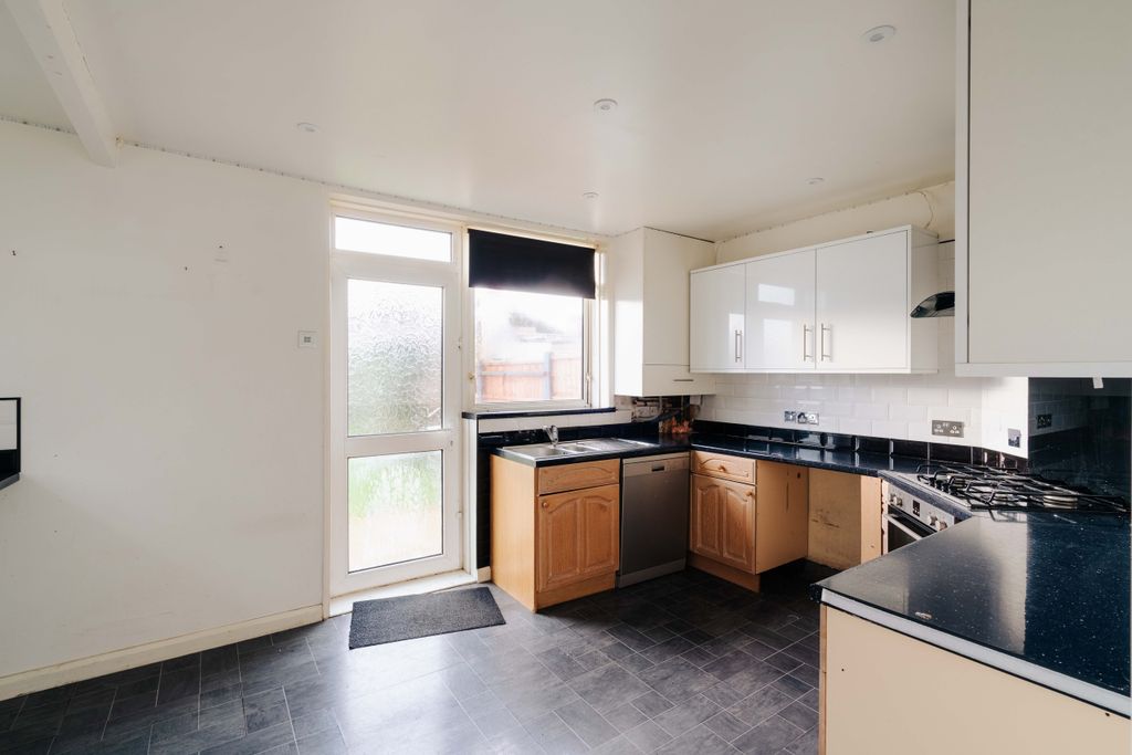 Property photo 2 of 11 4
