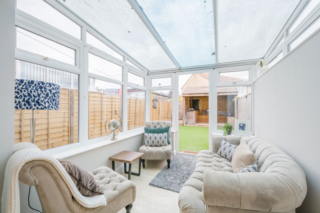 Property photo 3 of 25 27 Combe Road New-7