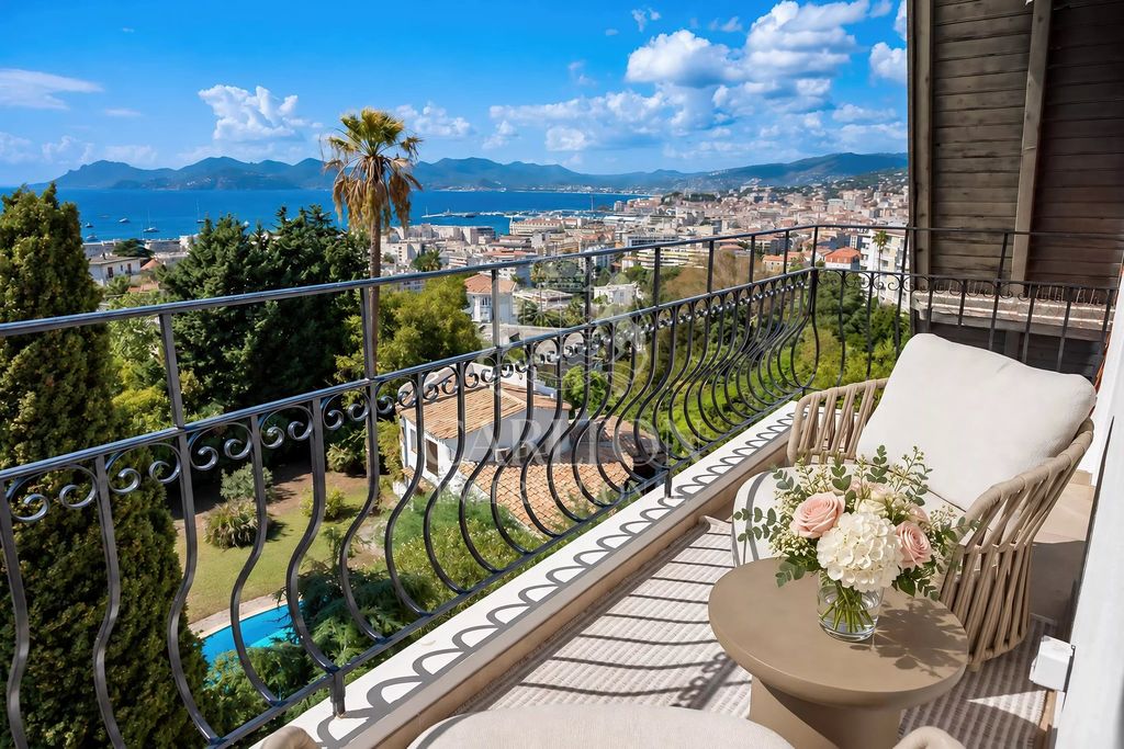 Property photo 1 of 20 Cannes Californie. Magnificent Apartment In A Bourgeois House