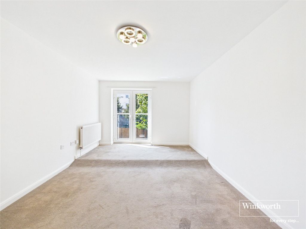 Property photo 3 of 17 Living Room