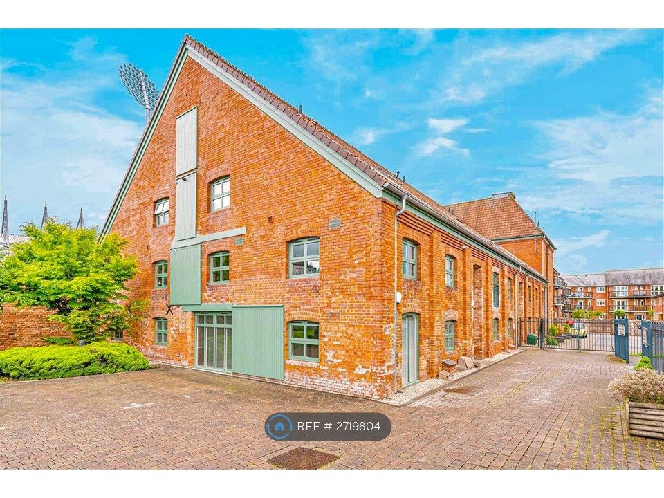 Property photo 1 of 15 Entry From Street