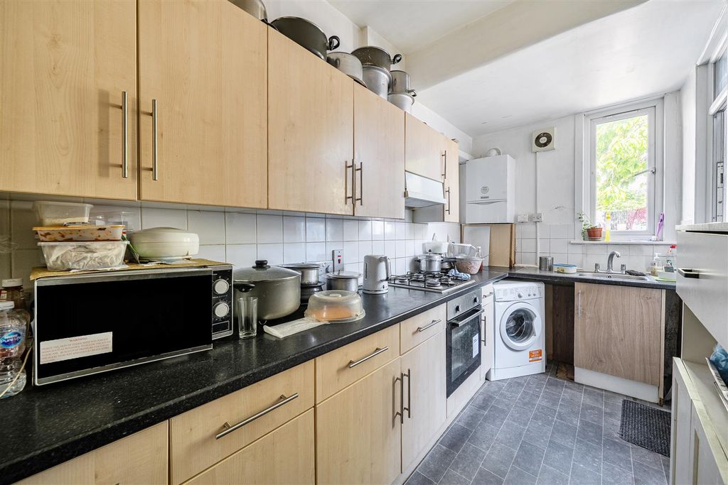 Property photo 2 of 7 Kitchen.Jpg