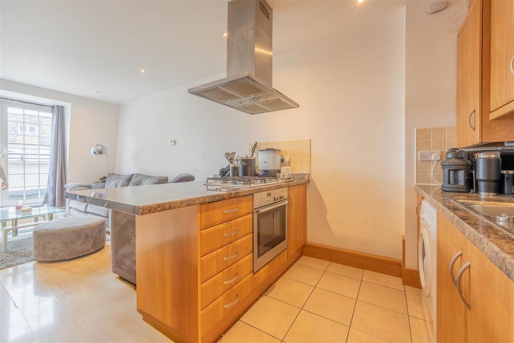 Property photo 2 of 9 Kitchen