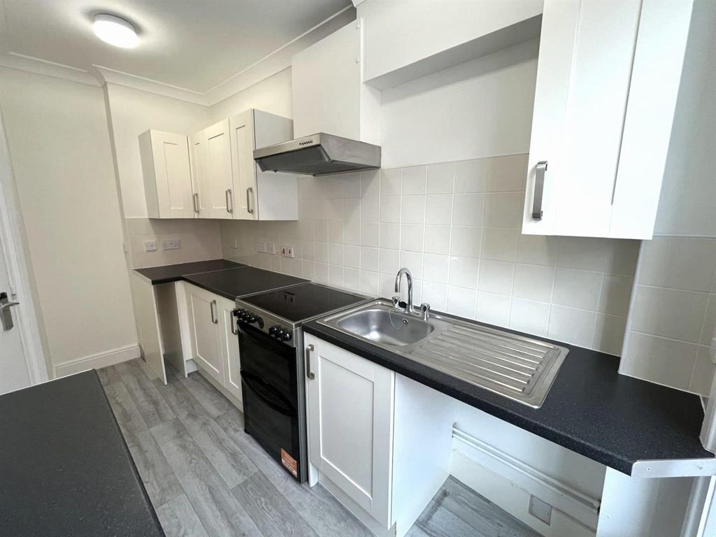 Property photo 3 of 6 Kitchen