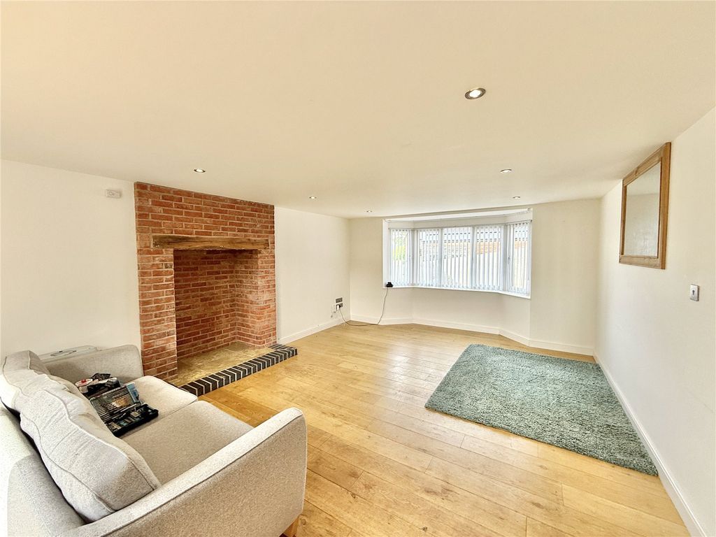 Property photo 3 of 19 Picture No. 17