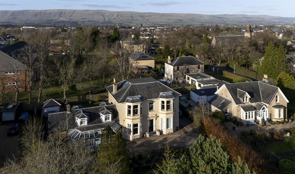 Property photo 3 of 30 9_Beech_Rd_Lenzie_004.Jpg