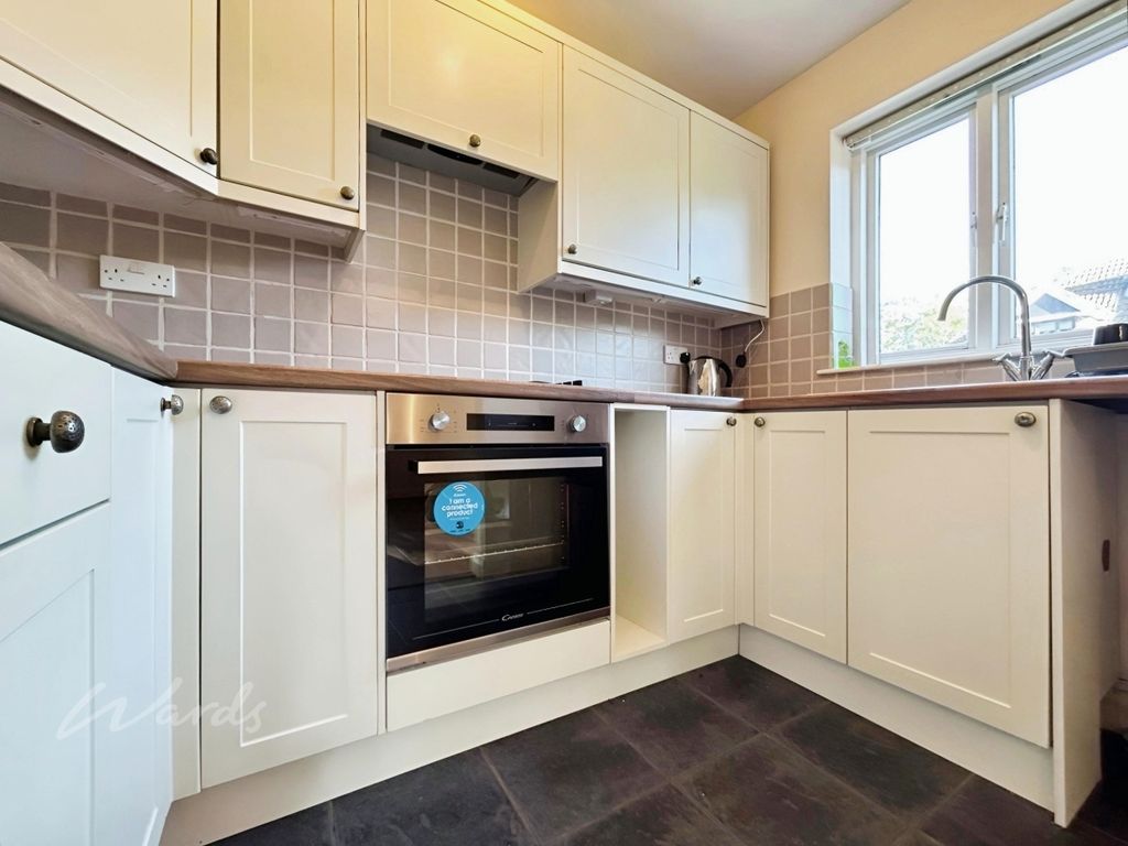 Property photo 2 of 9 Kitchen
