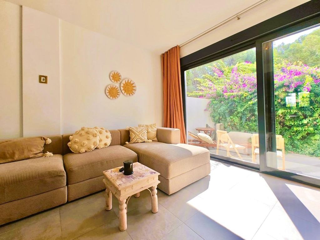 Property photo 3 of 39