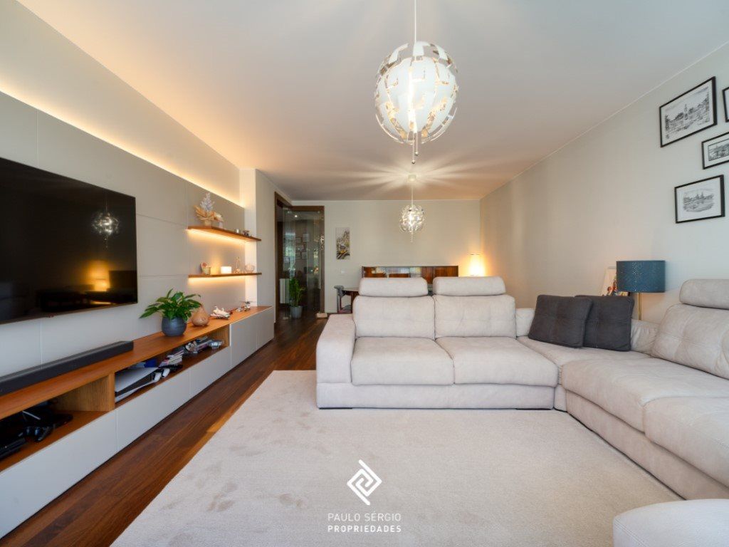 Property photo 1 of 29 Apartamento T4 | Lake Towers | Vila Nova De Gaia