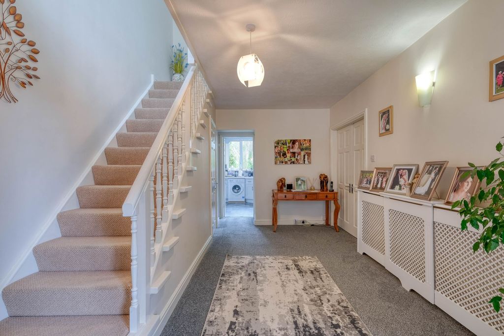 Property photo 2 of 28